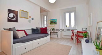 Pronájem bytu 1+kk, 25 m2. Po úpravách. Výborná dopravní dostupnost. Praha 5 – Smíchov.