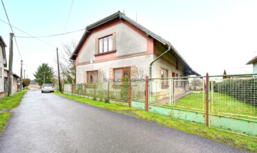 Prodej RD, 4+1 se stavebním pozemkem, 1.856 m². Barchůvek, okr. Hradec Králové