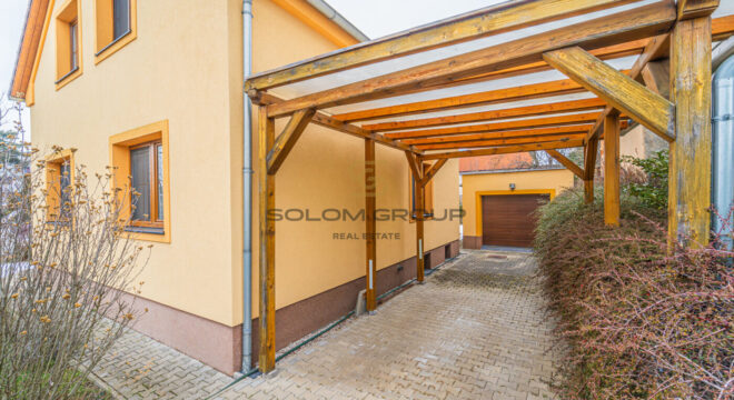 Prodej RD 5+1/Garáž + 2x parkovací stání + zděný zahradní domek + pozemek o výměře 715 m². Praha 5.
