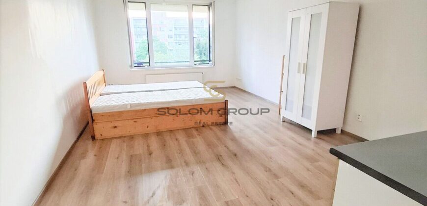 Pěkný byt v Letňanech k pronájmu 1+kk, 45 m², 2.patro, parkování, komora