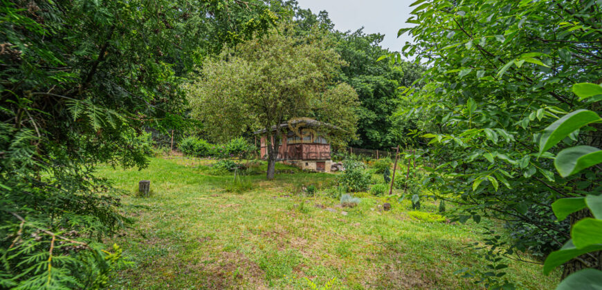 Prodej rohového pozemku, 431 m². Výborná dopravní dostupnost. Praha 9 – Hrdlořezy.