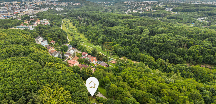 Prodej rohového pozemku, 431 m². Výborná dopravní dostupnost. Praha 9 – Hrdlořezy.