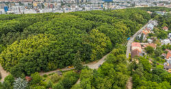 Prodej rohového pozemku, 431 m². Výborná dopravní dostupnost. Praha 9 – Hrdlořezy.