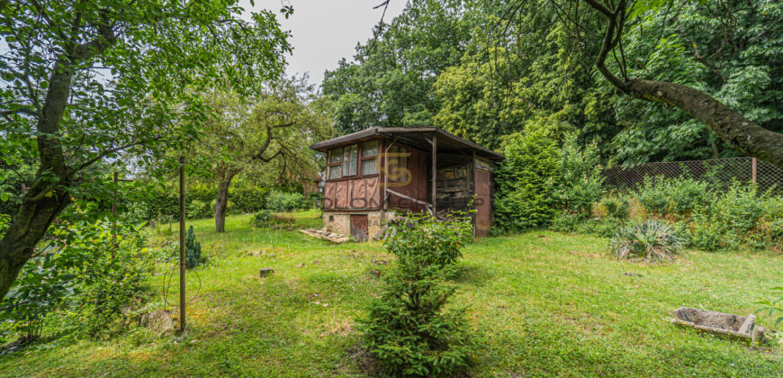 Prodej chaty, pozemek o výměře 431 m². Výborná dopravní dostupnost. Praha 9 – Hrdlořezy.
