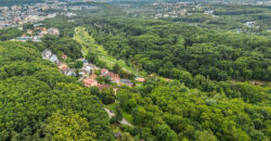 Prodej chaty, pozemek o výměře 431 m². Výborná dopravní dostupnost. Praha 9 – Hrdlořezy.