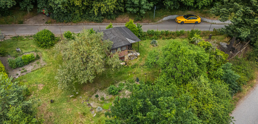 Prodej chaty, pozemek o výměře 431 m². Výborná dopravní dostupnost. Praha 9 – Hrdlořezy.