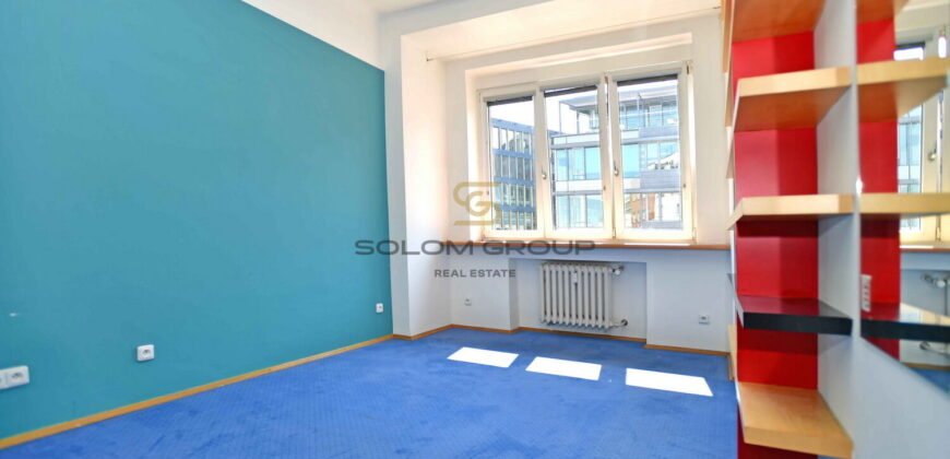Pronájem bytu 3+kk, 98 m². Po úpravách. Výborná dopravní dostupnost. Sklep. Pankrác