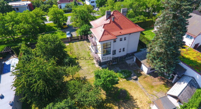 Pronájem dvougeneračního RD 6+2/Terasa (2x byt 3+kk), po úpravách. Velká zahrada. Garáž. Kunratice