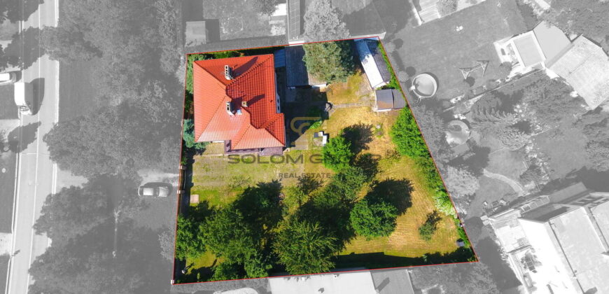 Pronájem dvougeneračního RD 6+2/Terasa (2x byt 3+kk) Po úpravách. Velká zahrada. Garáž. Kunratice