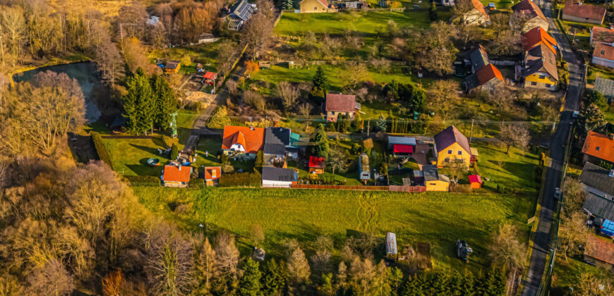 Prodej stavebního pozemku o výměře 4.472 m². Běštín, Hostomice, okr. Beroun. Volné ihned.