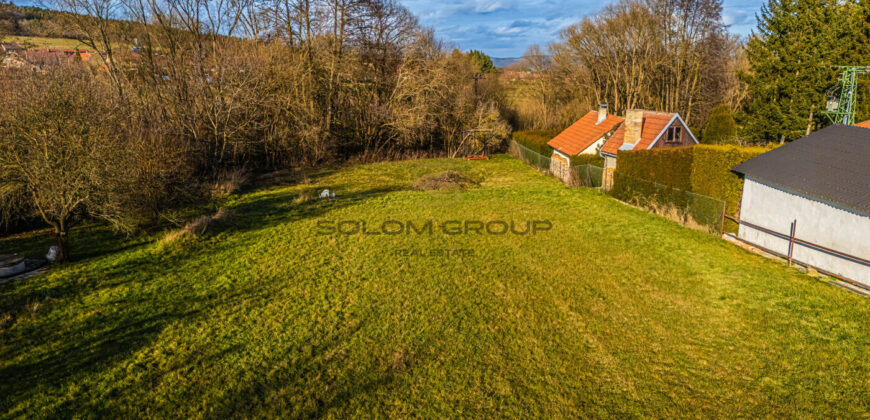 Prodej stavebního pozemku o výměře 4.472 m². Běštín, Hostomice, okr. Beroun. Volné ihned.