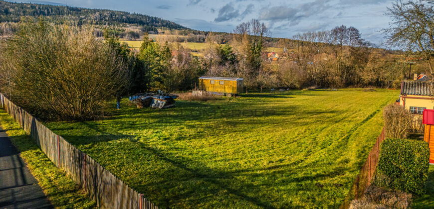 Prodej stavebního pozemku o výměře 4.472 m². Běštín, Hostomice, okr. Beroun. Volné ihned.
