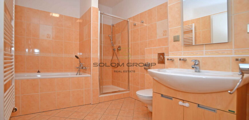 Pronájem bytu 4+kk/Terasa + Balkon, 130 m², parkovací stání, sklep. Po rekonstrukci. Kunratice