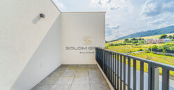 Prodej NOVÉHO rohového bytu 2+kk/2x terasa (80m²) + 2 parkovací stání a sklep. Novostavba, Beroun.