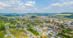 Prodej NOVÉHO rohového bytu 2+kk/2x terasa (80m²) + 2 parkovací stání a sklep. Novostavba, Beroun.