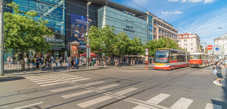 Pronájem 1kk, 30 m2, Praha 5 – Smíchov, Grafická, novostavba, zařízeno