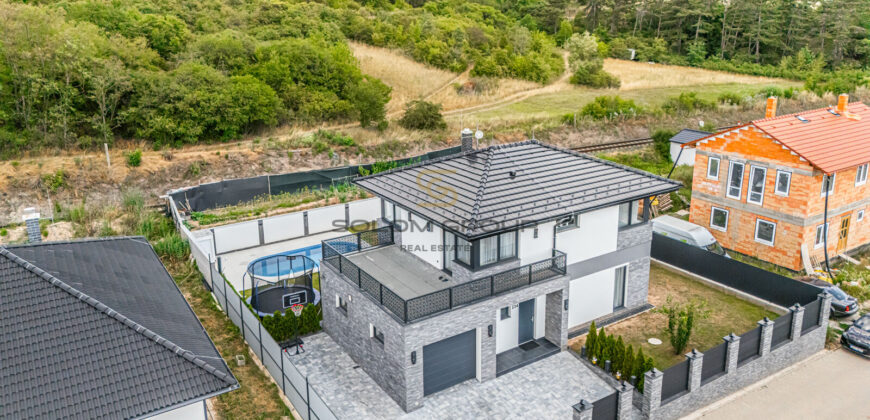 Prodej rodinného domu 6+kk, 246 m2 s pozemkem 683 m2, Zeměchy – Kralupy nad Vltavou