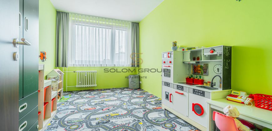 Byt 4+1/Lodžie, 93 m². Po úpravách. Sklep. Výborná dopravní dostupnost. Hlubočepy