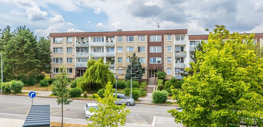 Byt 4+1/Lodžie, 93 m². Po úpravách. Sklep. Výborná dopravní dostupnost. Hlubočepy