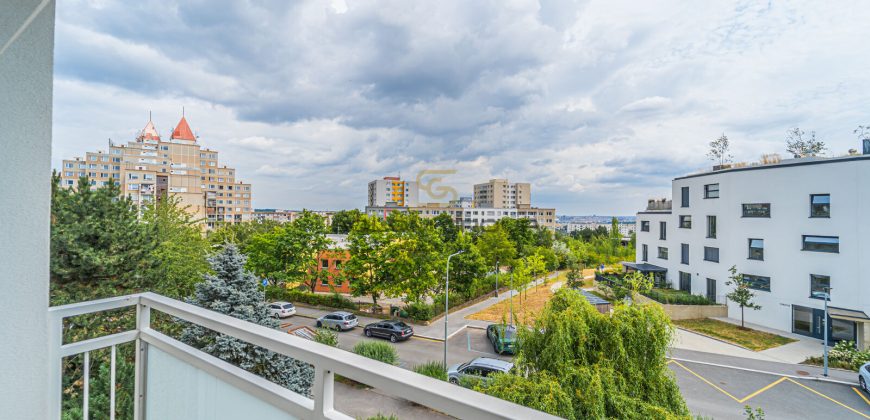 Byt 4+1/Lodžie, 93 m². Po úpravách. Sklep. Výborná dopravní dostupnost. Hlubočepy
