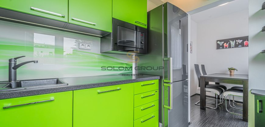 Byt 4+1/Lodžie, 93 m². Po úpravách. Sklep. Výborná dopravní dostupnost. Hlubočepy