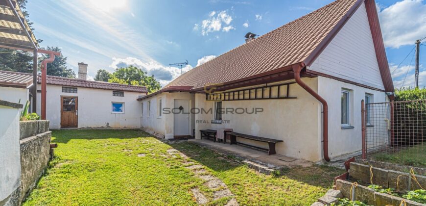 Prodej rekreačního domu 3+kk + dům pro hosty + garáž + bazén + pozemek o výměře 1.195 m². Velký Bor.