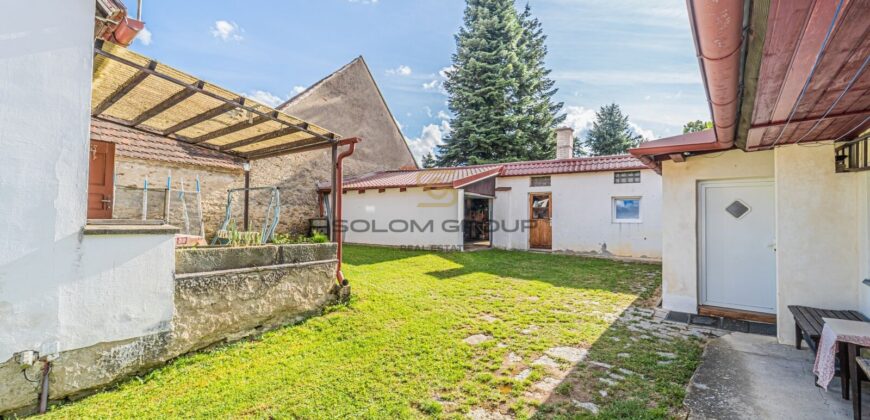 Prodej rekreačního domu 3+kk + dům pro hosty + garáž + bazén + pozemek o výměře 1.195 m². Velký Bor.