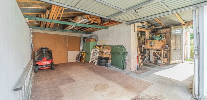 Prodej rekreačního domu 3+kk + dům pro hosty + garáž + bazén + pozemek o výměře 1.195 m². Velký Bor.