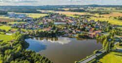 Prodej rekreačního domu 3+kk + dům pro hosty + garáž + bazén + pozemek o výměře 1.195 m². Velký Bor.
