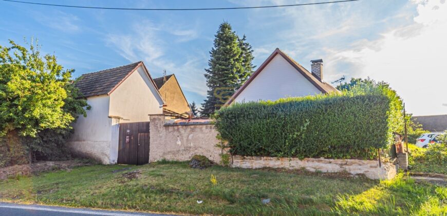 Prodej rekreačního domu 3+kk + dům pro hosty + garáž + bazén + pozemek o výměře 1.195 m². Velký Bor.