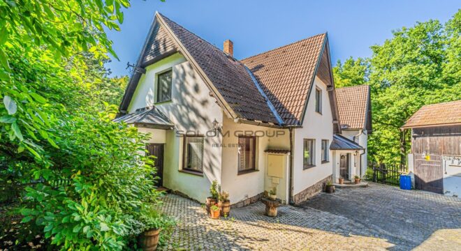 Prodej rodinného domu 6+1 s lesem, rybníky a bazénem – Hostomice pod Brdy, okres Beroun