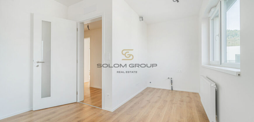 Prodej NOVÉHO bytu 2+kk/2x terasa (80m²) + 2 parkovací stání a sklep, novostavba, Beroun