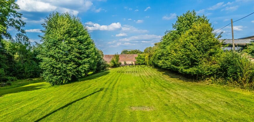Prodej RD, 5+2, pozemek o výměře 10.070 m², 6x parkovací stání, možnost půdní vestavby. Chotilsko
