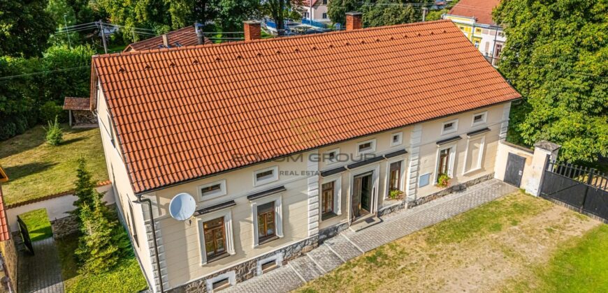 Prodej RD, 5+2, pozemek o výměře 10.070 m², 6x parkovací stání, možnost půdní vestavby. Chotilsko