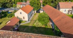 Prodej RD, 5+2, pozemek o výměře 10.070 m², 6x parkovací stání, možnost půdní vestavby. Chotilsko