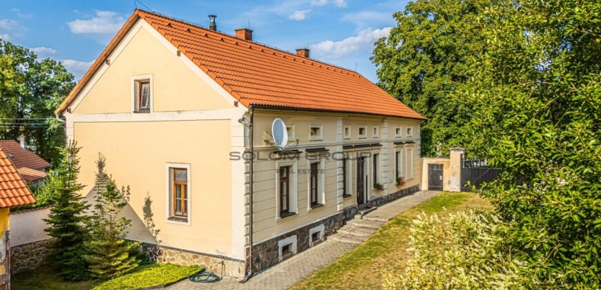 Prodej RD, 5+2, pozemek o výměře 10.070 m², 6x parkovací stání, možnost půdní vestavby. Chotilsko