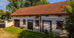 Prodej RD, 5+2, pozemek o výměře 10.070 m², 6x parkovací stání, možnost půdní vestavby. Chotilsko