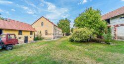 Prodej RD, 5+2, pozemek o výměře 10.070 m², 6x parkovací stání, možnost půdní vestavby. Chotilsko
