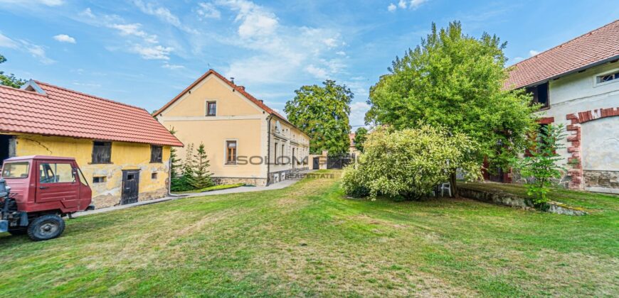 Prodej RD, 5+2, pozemek o výměře 10.070 m², 6x parkovací stání, možnost půdní vestavby. Chotilsko