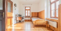 Prodej RD, 5+2, pozemek o výměře 10.070 m², 6x parkovací stání, možnost půdní vestavby. Chotilsko