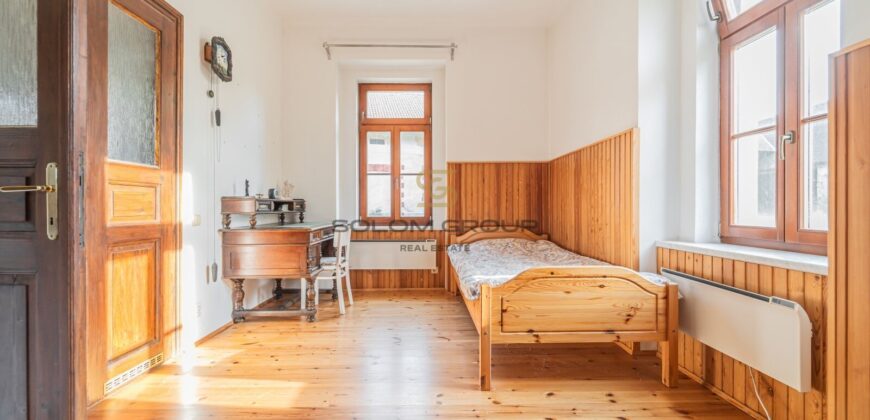 Prodej RD, 5+2, pozemek o výměře 10.070 m², 6x parkovací stání, možnost půdní vestavby. Chotilsko