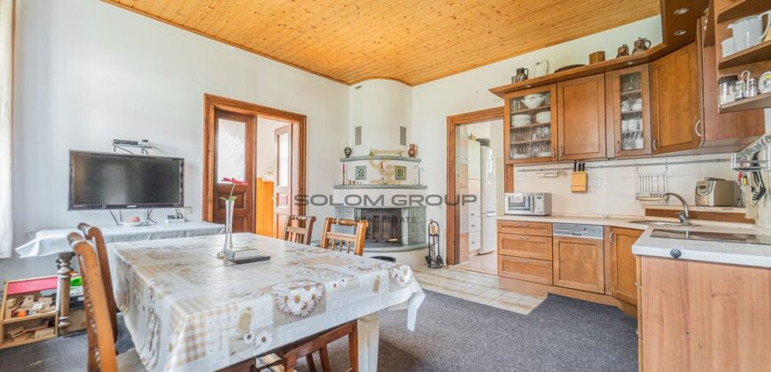 Prodej RD, 5+2, pozemek o výměře 10.070 m², 6x parkovací stání, možnost půdní vestavby. Chotilsko