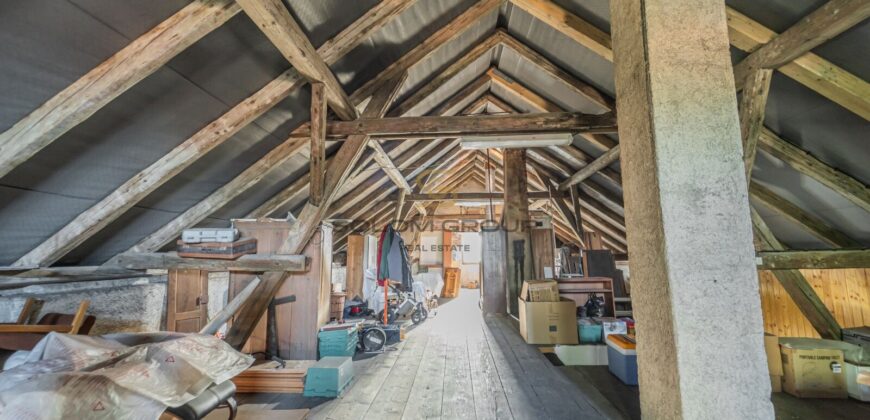 Prodej RD, 5+2, pozemek o výměře 10.070 m², 6x parkovací stání, možnost půdní vestavby. Chotilsko