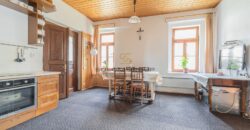 Prodej RD, 5+2, pozemek o výměře 10.070 m², 6x parkovací stání, možnost půdní vestavby. Chotilsko