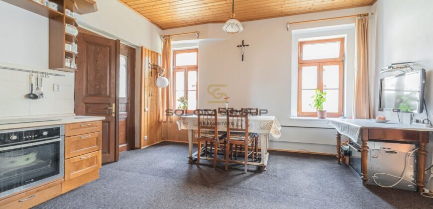 Prodej RD, 5+2, pozemek o výměře 10.070 m², 6x parkovací stání, možnost půdní vestavby. Chotilsko