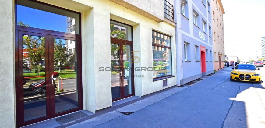 Pronájem komerčního prostoru, 65 m². Po úpravách. Výborná dopravní dostupnost. Budějovická