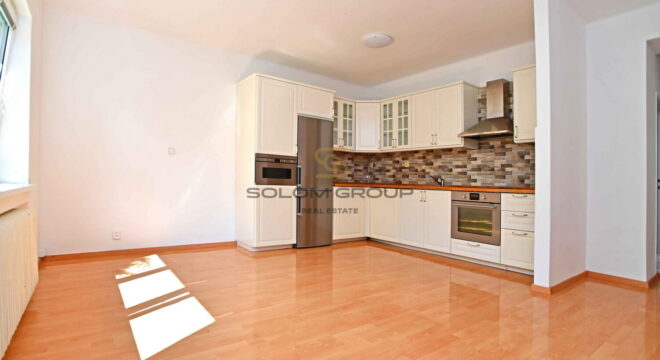 Pronájem bytu 3+kk, 77 m², 2x parkovací stání, sklep. Po úpravách. Kunratice