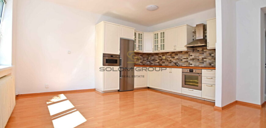 Pronájem bytu 3+kk, 77 m², 2x parkovací stání, sklep. Po úpravách. Kunratice