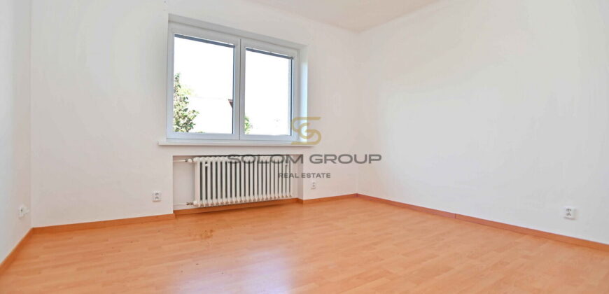 Pronájem bytu 3+kk, 77 m², 2x parkovací stání, sklep. Po úpravách. Kunratice