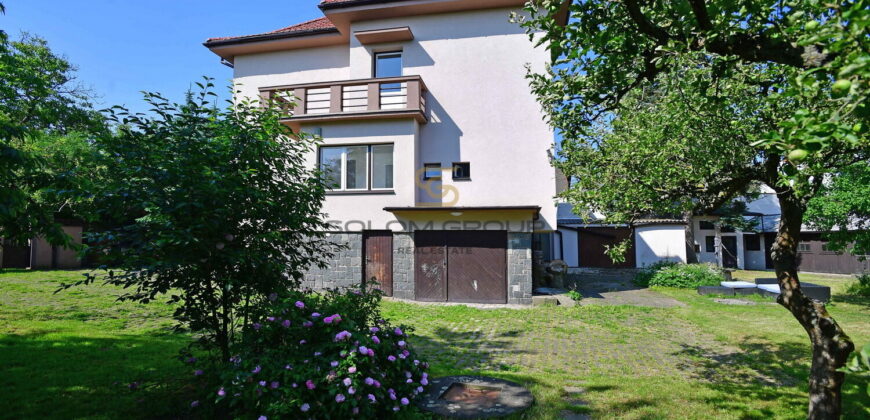 Pronájem bytu 3+kk, 77 m², 2x parkovací stání, sklep. Po úpravách. Kunratice